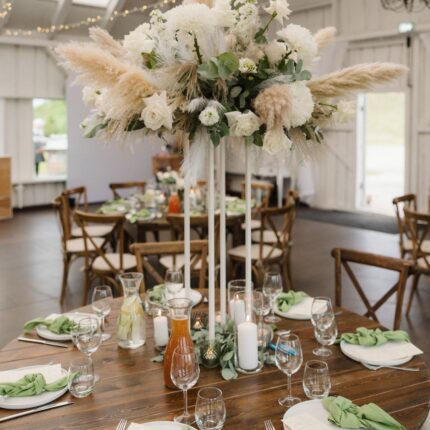 Valge postament rendiks